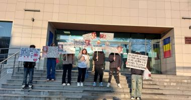 Stire din Eveniment : Crima din Grădina Botanică: Ucigașul, față în față cu părinții Melisei, la primul termen al procesului