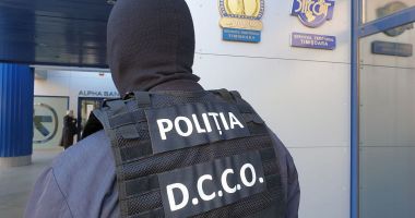 Stire din Eveniment : Inculpat arestat preventiv pentru trafic de persoane, transmiterea SIDA și deținere de droguri