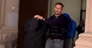 Stire din Eveniment : Băiatul de 13 ani suspect în crima din Timiș, dus într-un centru DGASPC după revolta localnicilor
