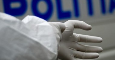 Stire din Eveniment : Anchetatorii încă mai caută probe, în Ghindărești, pentru a afla cine l-a decapitat pe călugăr