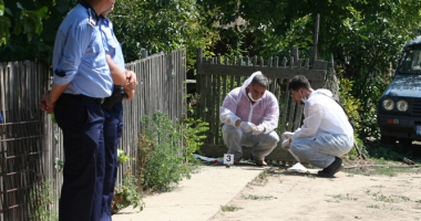 DESCOPERIRE ȘOCANTĂ. Mamă a doi copii, găsită spânzurată în curtea casei