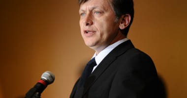 Stire din Politică-Administrație : Crin Antonescu preia astăzi funcția de președinte interimar