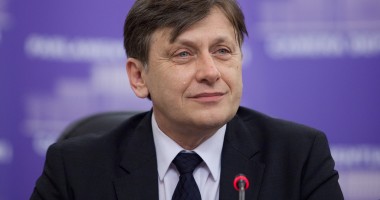Stire din Politică-Administrație : USL a votat împărțirea colegiilor parlamentare