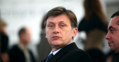 Stire din Politică-Administrație : Antonescu, Ciorbea și Constantinescu vin pe litoral pentru Congresul Asociației Foștilor Deținuți Politici din România
