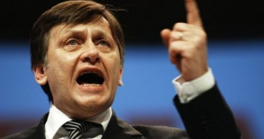 Stire din Politică-Administrație : Crin Antonescu, în vizită oficială în Spania în perioada 30 octombrie - 2 noiembrie