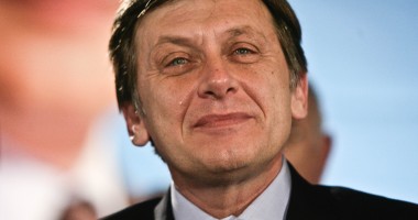 Stire din Politică-Administrație : Antonescu a declarat închisă legislatura 2008-2012 la Senat