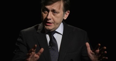 Stire din Politică-Administrație : "Referendumul  solicitat de Băsescu  nu poate fi împiedicat"