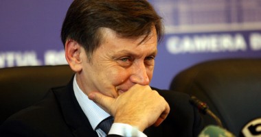 Stire din Politică-Administrație : Crin Antonescu, prezent la dezbaterile Organizației de Femei Liberale, filiala Constanța
