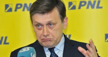 Stire din Politică-Administrație : Europarlamentare / Crin Antonescu: "Îmi asum eșecul"