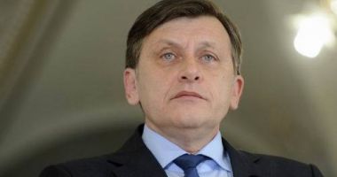 Stire din Politică-Administrație : Crin Antonescu, REACȚIE la zvonurile privind neincluderea lui pe lista PNL la europarlamentare