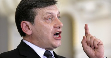 Antonescu: Miniștrii PNL depun demisiile scrise miercuri până la 12