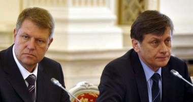 Stire din Politică-Administrație : Crin Antonescu și Klaus Iohannis au demisionat din funcțiile din PNL