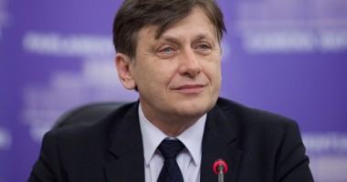 Stire din Politică-Administrație : Există miniștri din actualul Guvern care optează pentru activitatea parlamentară