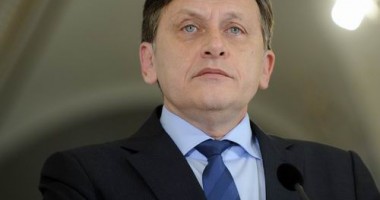 Stire din Politică-Administrație : "În Constituția modificată atribuțiile președintelui sunt clarificate pentru a se evita crizele politice"