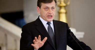 Stire din Politică-Administrație : Crin Antonescu nu mai este așa sigur că PSD îi va susține  candidatura la prezidențiale