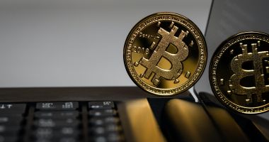 Stire din Eveniment : Cinci bărbați, arestați după ce au răpit un tânăr pentru a-i fura criptomonede de zeci de mii de euro