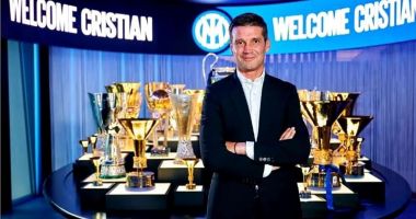 Stire din Sport : Cristi Chivu este noul antrenor al echipei Inter Milano. Românul a semnat un contract valabil pe doi ani