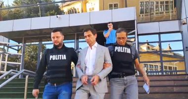 Stire din Politică-Administrație : Primarul Cristian Radu, scos din jocul şpăgilor în care ar fi fost pionul principal! Va fi suspendat din funcție