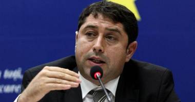 Stire din Eveniment : Fostul ministru Cristian David rămâne în arest