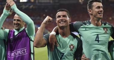 Stire din Sport : Portugalia în finală, Cristiano Ronaldo în culmea fericirii