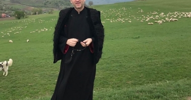 Stire din Eveniment : Cristian Pomohaci SCAPĂ DE CATERISIRE. Preotul va fi SUSPENDAT UN AN