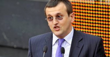 Stire din Politică-Administrație : "Îi rog pe amicii Ungureanu și Neamțu să fie reținuți în declarații"