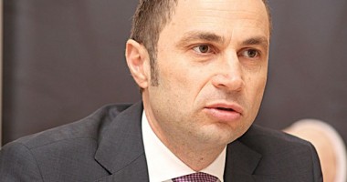 Stire din Politică-Administrație : Primarul din Mangalia îi declară cetățeni de onoare post-mortem  pe militarii Cozmin Florescu și Vlăduț Sărman