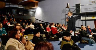 Stire din Politică-Administrație : "Asistenții personali  ai persoanelor  cu handicap grav vor fi reîncadrați"