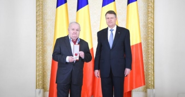 Stire din Politică-Administrație : Cristian Țopescu, decorat de președintele Klaus Iohannis