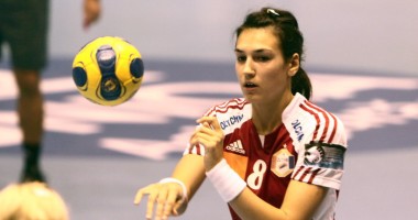 Stire din Sport : Cristina Neagu, indisponibilă șase luni, după o accidentare la genunchiul stâng