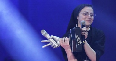 Stire din Actualitate : Video. Măicuța Cristina Sciuccia a câștigat Vocea Italiei