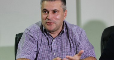 Stire din Politică-Administrație : Cristinel Dragomir îi ia locul lui Nicușor Constantinescu în fruntea CJC
