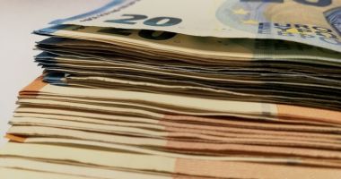Stire din Economie : Guvernul flexibilizează accesul la granturi