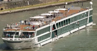 Seceta paralizează navigația pe Dunăre. O navă de croazieră a eșuat pe un banc de nisip
