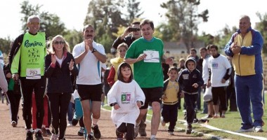 Stire din Sport : Traian Petcu a alergat la cros alături de Gabriela Szabo