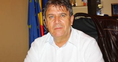 Stire din Politică-Administrație : Comuna Crucea, investiții ample în localitate și cadouri din suflet pentru copii