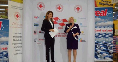 Ce vedete au ajutat Crucea Roșie să strângă alimente pentru nevoiașii Constanței?  (GALERIE FOTO) - 4