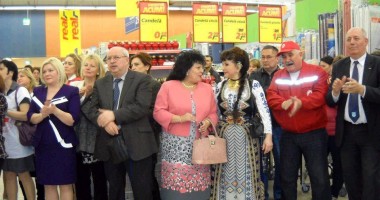 Ce vedete au ajutat Crucea Roșie să strângă alimente pentru nevoiașii Constanței?  (GALERIE FOTO) - 5