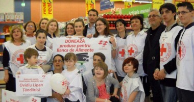 Ce vedete au ajutat Crucea Roșie să strângă alimente pentru nevoiașii Constanței?  (GALERIE FOTO) - 9