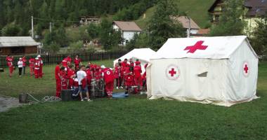 Stire din Social : Crucea Roșie  a trimis ajutoare  în taberele  pentru refugiați