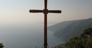 Stire din Cultură-Educație : Paraclis construit din donație