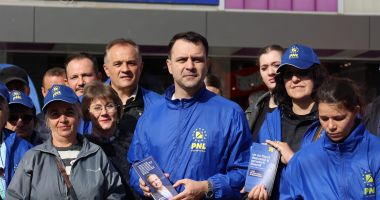 Stire din Politică-Administrație : Deputatul Marian Cruşoveanu, campanie pentru Nicolae Ciucă prin cartierele din Constanța