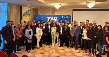 Stire din Politică-Administrație : Deputatul Marian Cruşoveanu felicită tineretul liberal din Constanţa