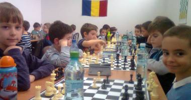 Stire din Sport : CS Fianchetto i-a invitat pe școlari la șah