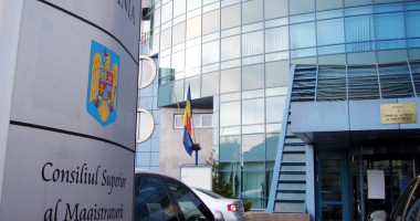 Stire din Politică-Administrație : CSM s-a autosesizat după atacurile lui Ponta la adresa justiției