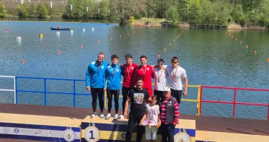 Stire din Sport : Salbă de medalii pentru sportivii de pe litoral la kaiac-canoe
