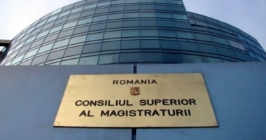 Stire din Politică-Administrație : Președintele CSM, hotărât să sesizeze CCR