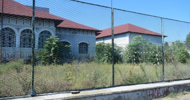 CSS 1, năpădit de buruieni! Chiar nu vede nimeni mizeria, nu se găsește o mână de gospodar? - 2