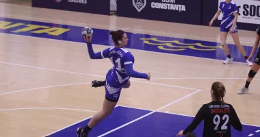 Stire din Sport : Derby-ul suferinței în Divizia A la handbal feminin. CSU Neptun întâlnește ultima clasată