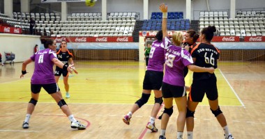 Stire din Sport : Liga Națională de handbal feminin. CSU Neptun a făcut praf Zalăul lui Tadici